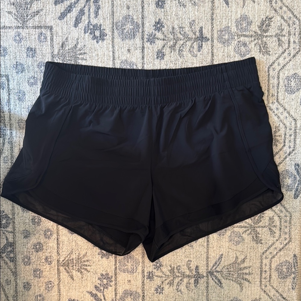 Black Athleta Mesh Racer Run Mid Rise 4 inch Shorts